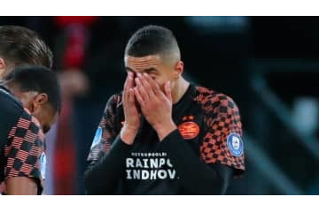 これは泣ける…父を亡くした17歳選手、相手ファンからの大喝采で涙 画像