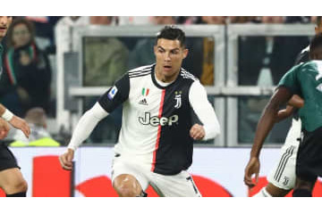 ロナウド、とんでもないコースを撃ち抜いた「神シュート」がこれ 画像