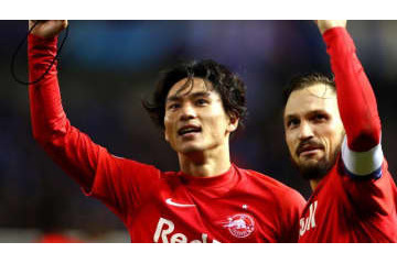 南野拓実、伊東純也の前で決めた「ピンポイントゴール」がこれ 画像