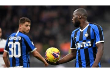 ルカク、いいやつ！17歳FWを感動させた「PK譲り」がこれ 画像