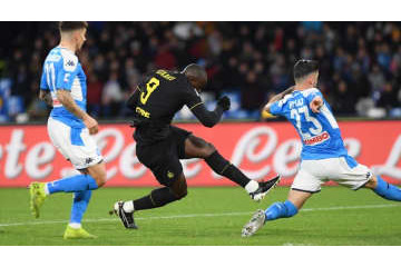 インテルFWルカク、相棒ラウタロを操った「爆走ゴール」がこれ 画像