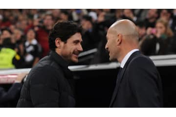 元レアルのイケメン監督、「局部露出動画流出」で停職に 画像