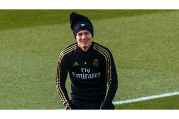 クロース、19歳ロドリゴの餌食に！イジられた「赤面シーン」がこれ 画像