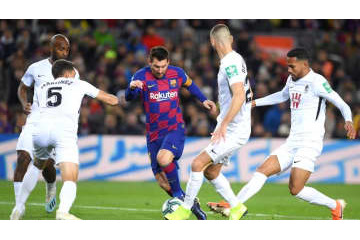 サッカーを極めた天才メッシ！唸るような「キラーパス」がこれ 画像