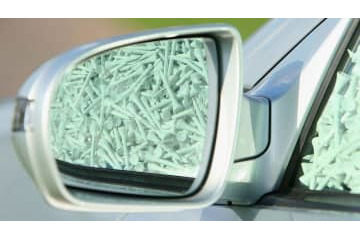 これはあかん…ユース選手が「車をキックで破壊」、驚愕の場面がこれ 画像