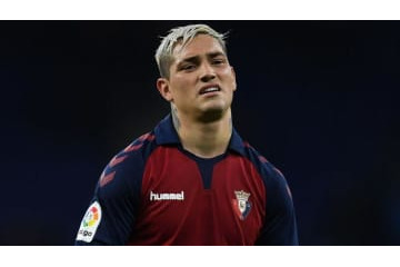 バルサ移籍噂から一転…膝破壊のMF「泣きじゃくる娘との親子愛」が話題 画像