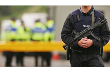 閲覧注意…警官が若いファンを血だらけにする「戦慄殴打」がこれ 画像