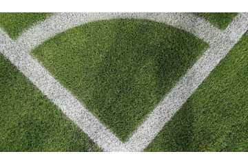 やだ、エリア小さすぎ…選手の前で「ラインを書き直す」珍しい場面がこれ 画像