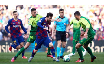 神メッシ、4ゴールの大暴れ！次元が違う「破壊的ドリブルシュート」がこれ 画像