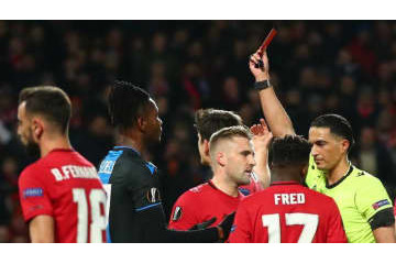 バレーボールか…クルブ・ブルッヘDFの「片手レシーブ」が話題 画像