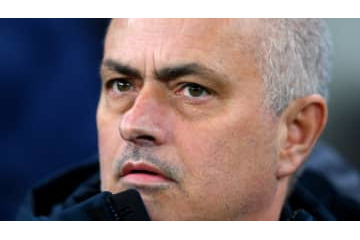 モウリーニョの伝説崩壊…監督人生20年で「初めての負け方」を味わう 画像