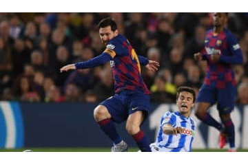 メッシ、元レアル選手の踏みつける？ 「物議シーン」がこれ 画像