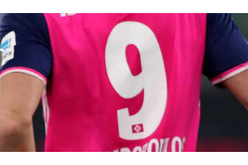 サッカー史上に残る奇妙な「背番号9」だった3人の猛者 画像