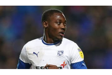 壁にボールを蹴る21歳FW「自宅の窓ガラスをぶっ壊す」場面がこれ 画像