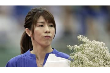 吉田沙保里、「霊長類最強女子」がサッカーボールを扱うとこうなる 画像