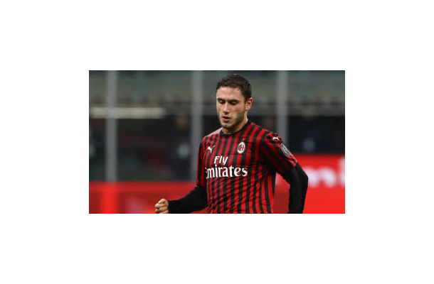 新型コロナで試合延期…ミランDF、1万キロ旅したファンを男気で救う！