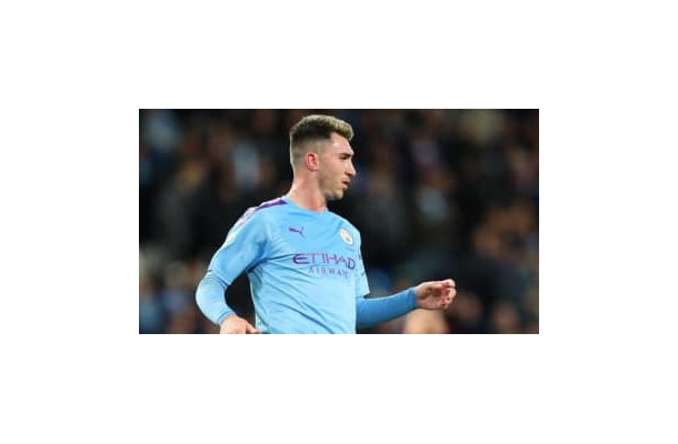 今、最も「ボールを持つと素晴らしいCB」ベスト5