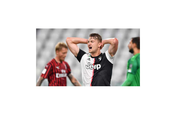 デリフト、肩負傷もユーヴェのために離脱せず　シーズン後即手術へ