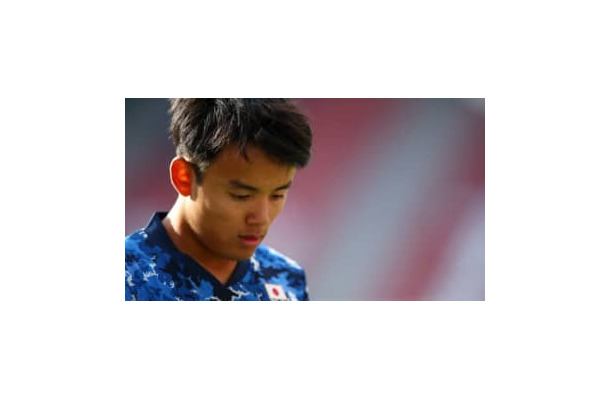 久保建英、日本代表初ゴール未遂！「驚きのフリーキック」がこれ
