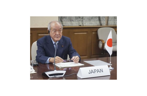 オンライン形式で開かれたG7財務相・中央銀行総裁会議に参加する鈴木財務相＝13日午後、財務省（同省提供）