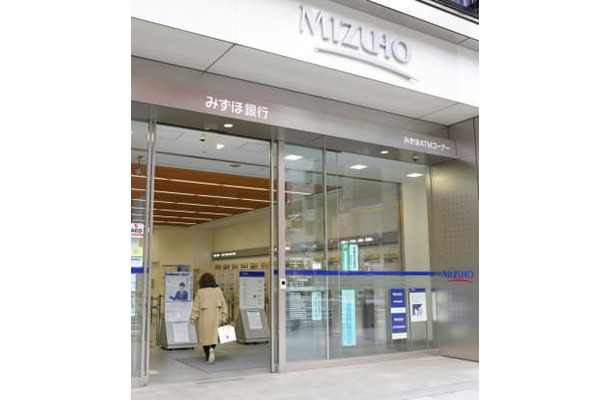 みずほ銀行のATM＝昨年12月、東京都中央区