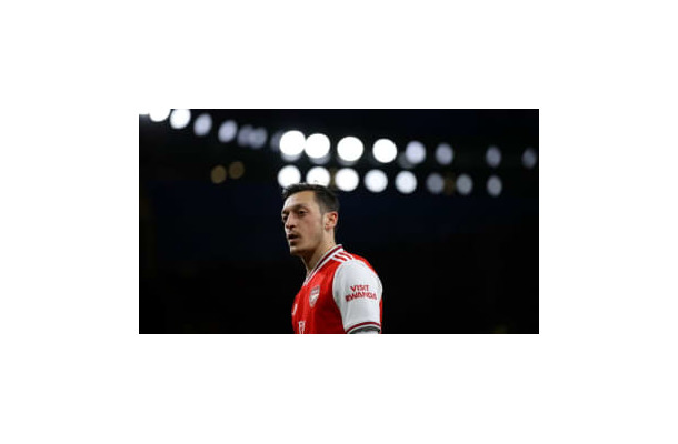 「エジルは全員と問題があった」 元アーセナル選手が明かす