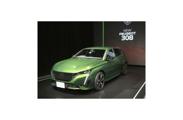 プジョーの「308」＝13日午後、東京都港区