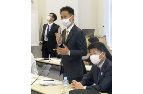 ウクライナ避難民支援に関する公明党の会合であいさつする谷合正明参院幹事長＝15日午後、国会