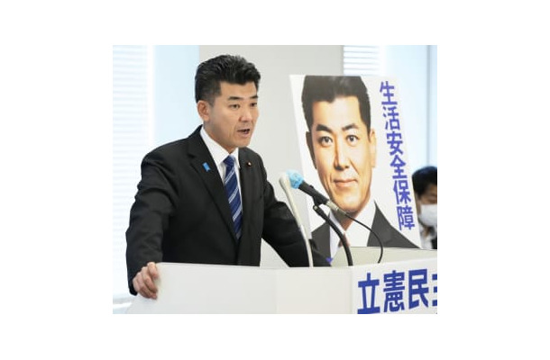 記者会見する立憲民主党の泉代表＝27日午前、国会