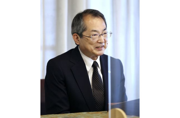 記者会見する大谷直人最高裁長官＝21日午後、最高裁（代表撮影）