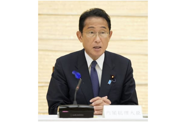 新型コロナウイルス感染症対策本部の会合であいさつする岸田首相＝15日午前、首相官邸