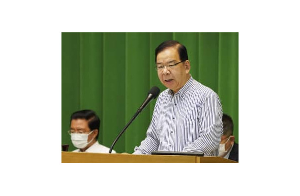 第6回中央委員会総会で発言する共産党の志位委員長＝1日午前、東京都渋谷区の党本部