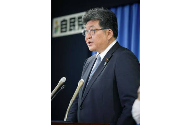 記者会見する自民党の萩生田政調会長＝10日午前10時52分、東京・永田町の党本部