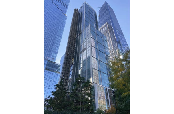 米ニューヨークに完成した超高層オフィスビル「50ハドソンヤード」＝19日（共同）