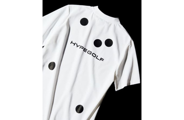今や定番となったモックネックTシャツはシンプルなデザインゆえ、そのグラフィックの格好良さが際立つ。レディスとしての用意はないが、ユニセックスで着られるサイズ展開で、女性にもファン多数
