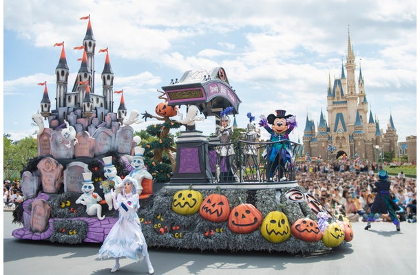 東京ディズニーランド「スプーキー“Boo!”パレード」（C）Disney