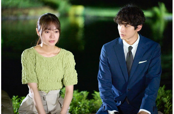 田辺桃子、小関裕太「癒やしのお隣さんには秘密がある」第3話より（C）日本テレビ