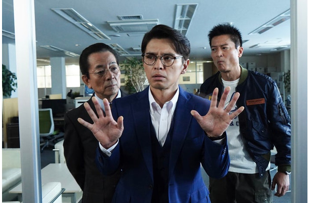 水谷豊、赤ペン瀧川、寺脇康文「相棒season22」第9話より（C）テレビ朝日