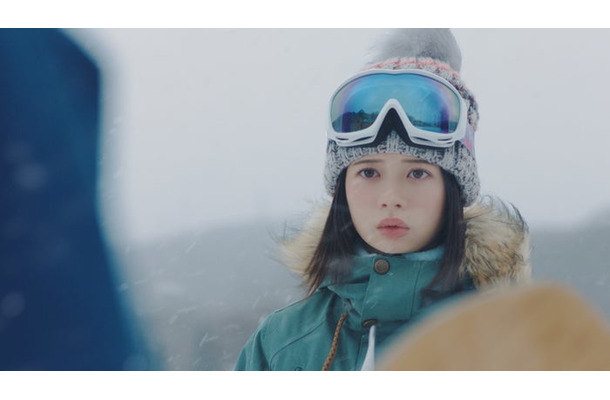 桜田ひより「雪よ、推してくれ。」篇より（提供写真）