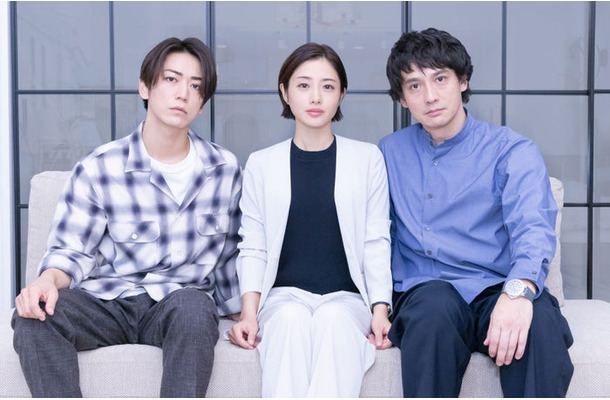 亀梨和也、石原さとみ、安藤政信（C）テレビ朝日