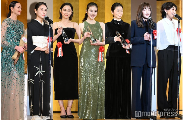 「2024年 エランドール賞」に出席した（左から）冨永愛、吉田羊、堀田真由、今田美桜、小芝風花、川口春奈、安藤サクラ（C）モデルプレス