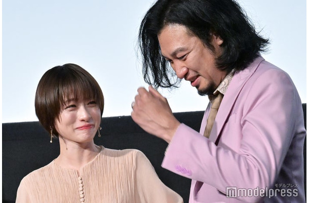 石原さとみ、青木崇高（C）モデルプレス