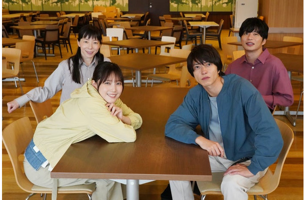 平岩紙、本田翼、山下智久、田中圭（C）フジテレビ