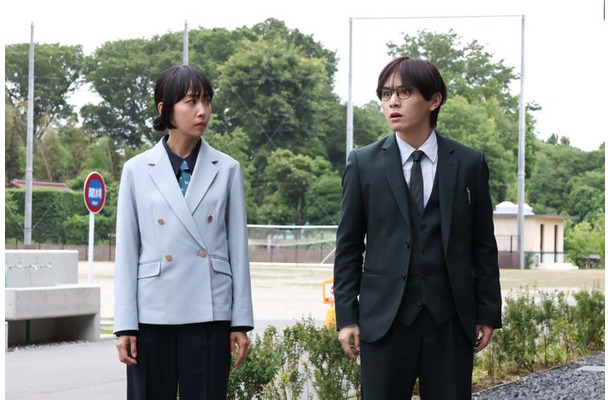 木南晴夏、山田涼介「ビリオン×スクール」第2話より（C）フジテレビ