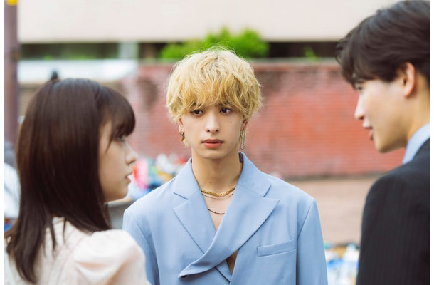 高橋ひかる、木村慧人、西垣匠「顔に泥を塗る」第2話より（C）テレビ朝日