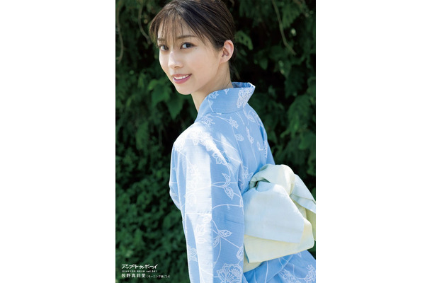 牧野真莉愛「アップトゥボーイvol.341」（7月23日発売）ポスター（画像提供：ワニブックス）