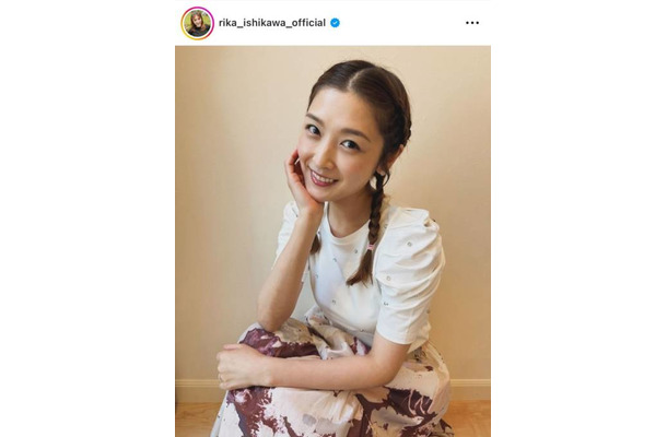 石川梨華、“息子カメラマン”による三つ編みヘアSHOTに反響「可愛いママで羨ましい」「上手ですね」