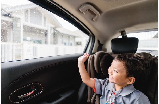 家族で車に乗っていると…→3歳児のキュートな行動に「思わず笑ってしまいました」