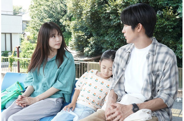 有村架純、泉谷星奈、目黒蓮「海のはじまり」第6話より（C）フジテレビ