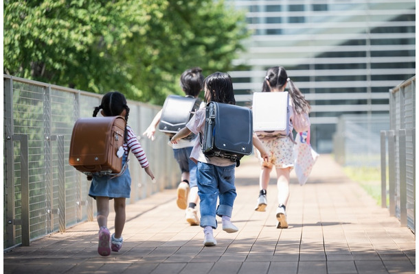 【下校中の会話】小学生「大人ってどうやったらなれるの？」→その真剣な会話と、まさかの結論に「笑ってしまった」